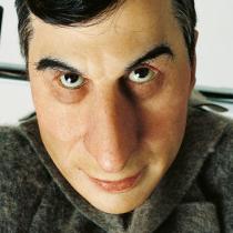Manifesto Cattelan con uomo in primo piano
