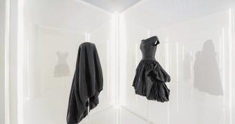 Immagine di abiti neri