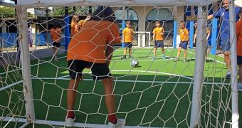 immagine campo di calcio con bambini