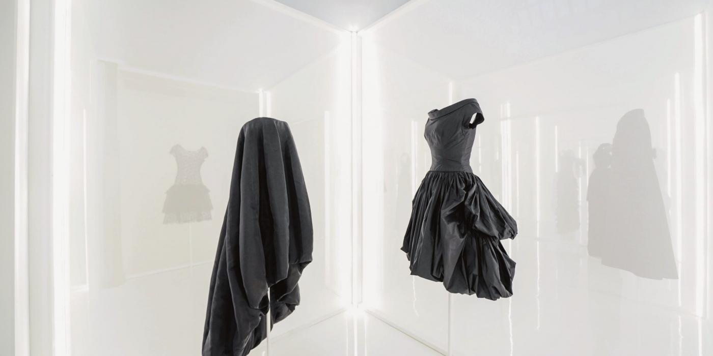 Immagine di abiti neri
